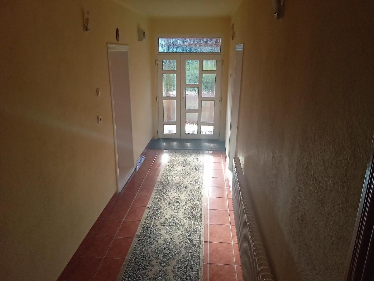 Timi Kulcsoshaz Hotel Lazarea Bagian luar foto