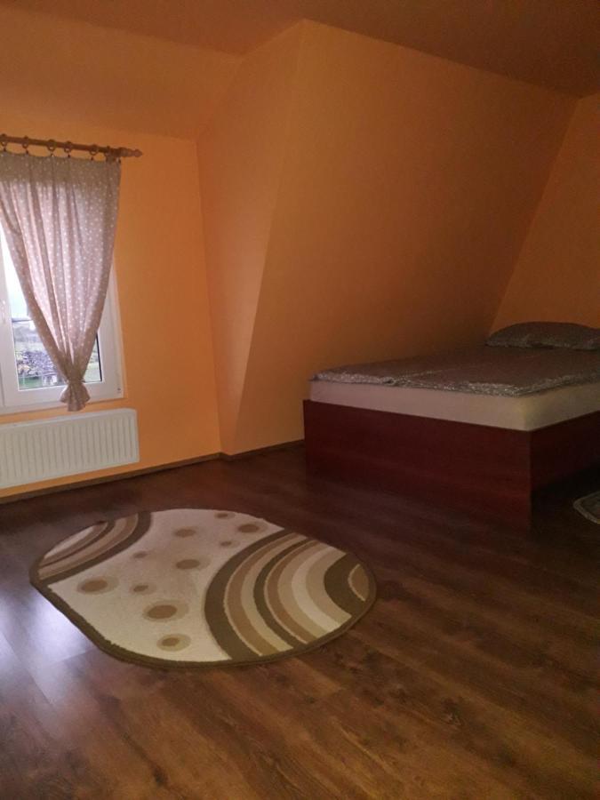 Timi Kulcsoshaz Hotel Lazarea Bagian luar foto